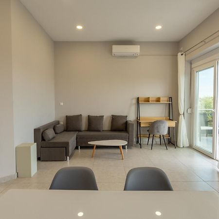Blue Waves Luxury Suites By The Sea Plomari Exterior photo