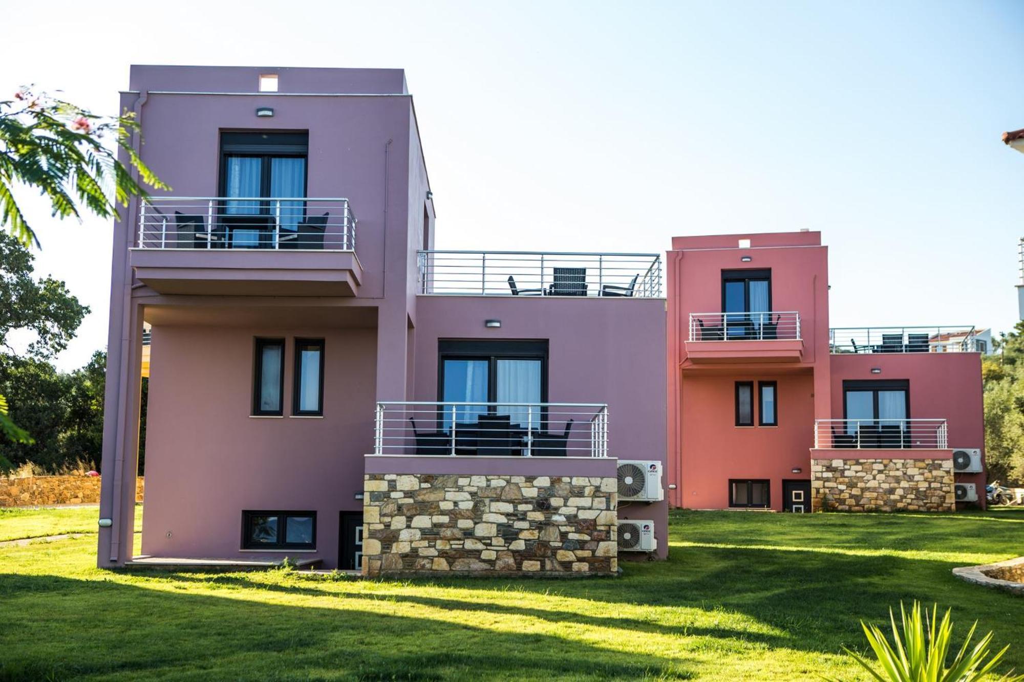 Blue Waves Luxury Suites By The Sea Plomari Exterior photo