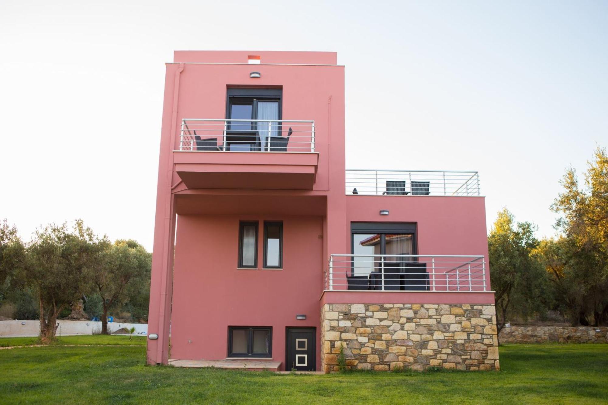 Blue Waves Luxury Suites By The Sea Plomari Exterior photo