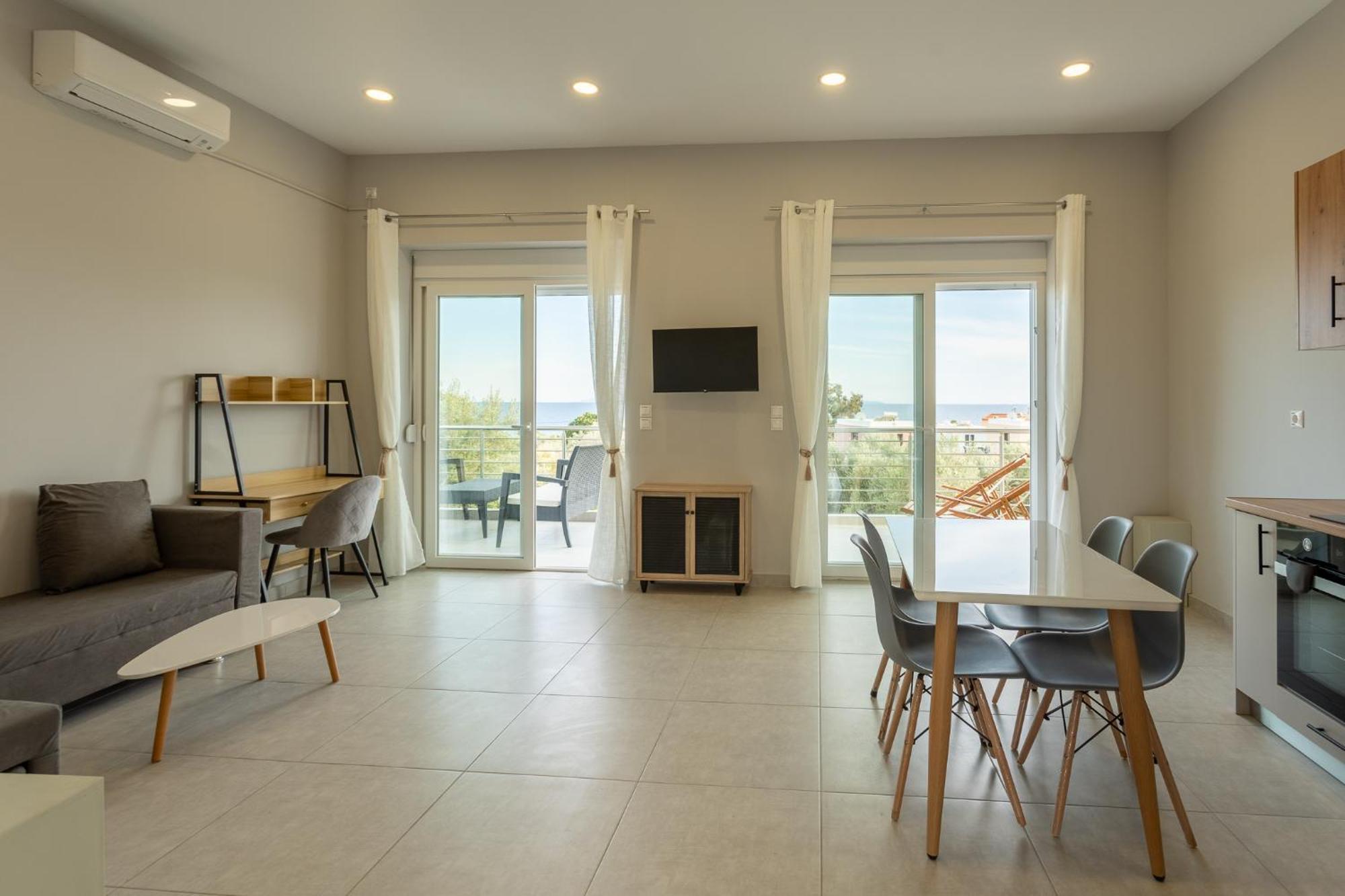 Blue Waves Luxury Suites By The Sea Plomari Exterior photo