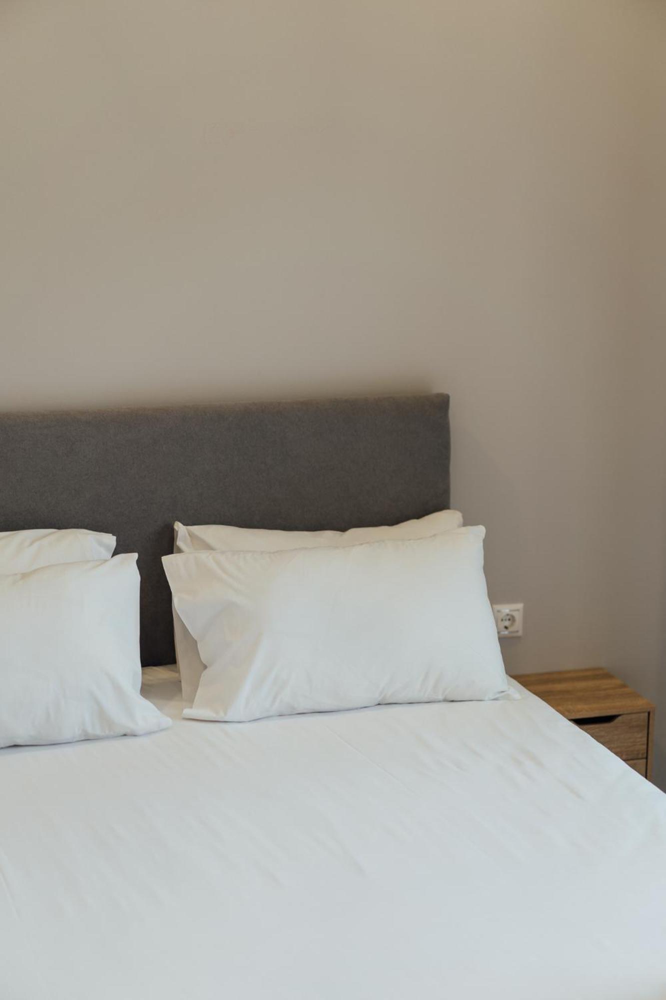 Blue Waves Luxury Suites By The Sea Plomari Exterior photo