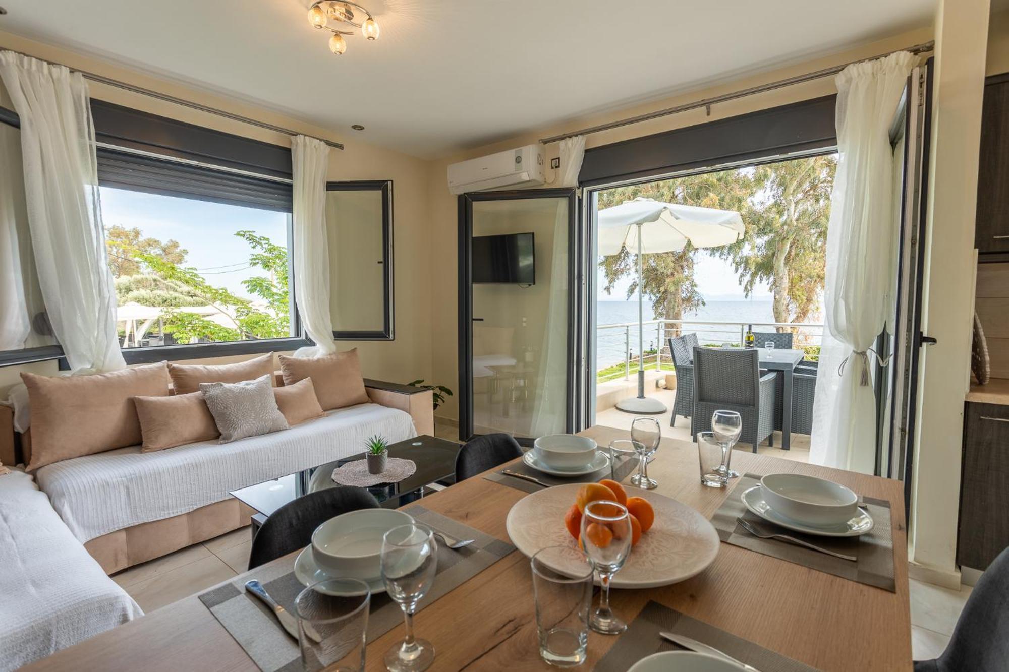 Blue Waves Luxury Suites By The Sea Plomari Exterior photo