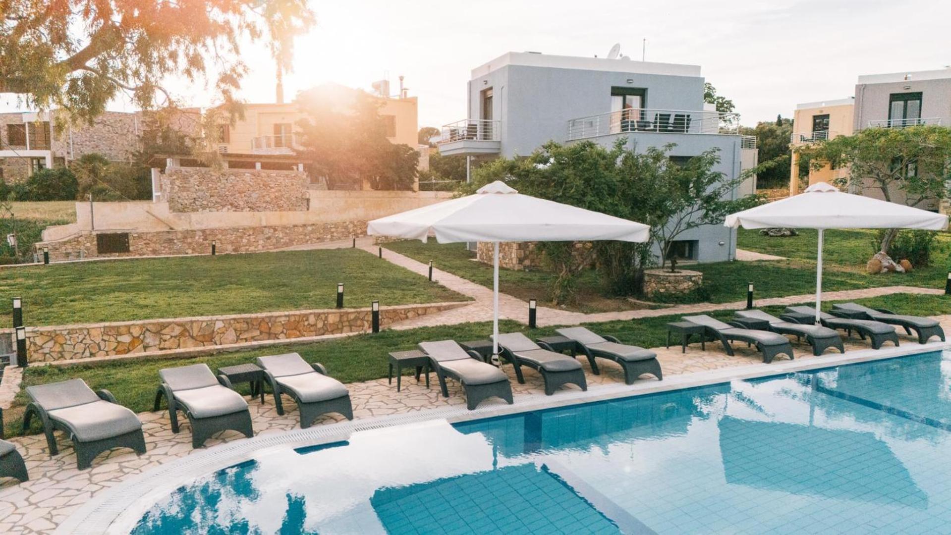 Blue Waves Luxury Suites By The Sea Plomari Exterior photo
