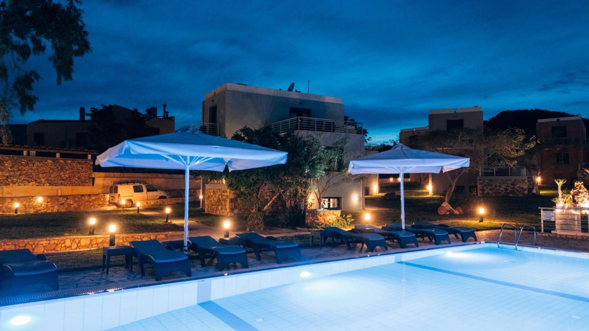 Blue Waves Luxury Suites By The Sea Plomari Exterior photo